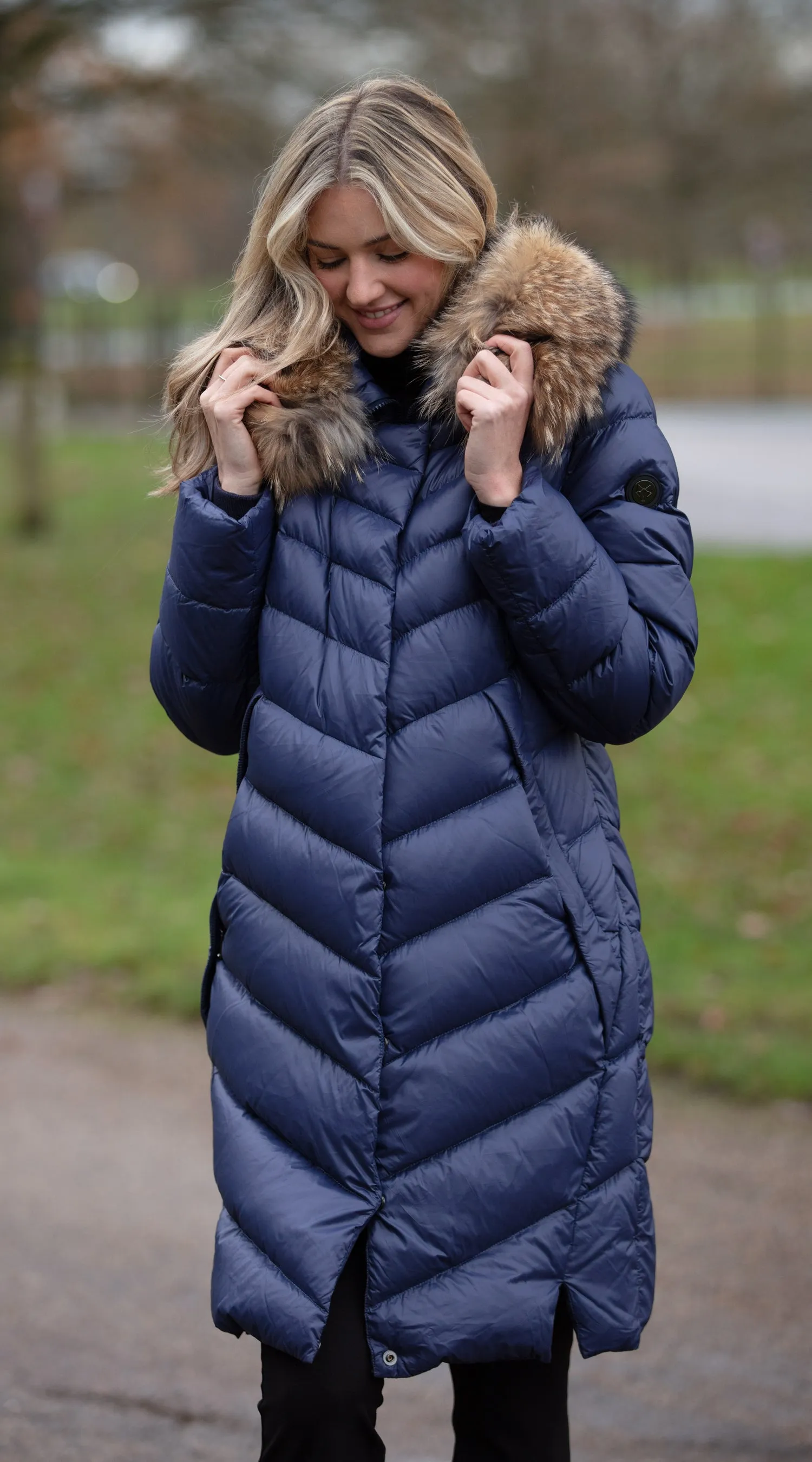 Luxy Midi Water-Repellent Down Jacket - Navy/Natural