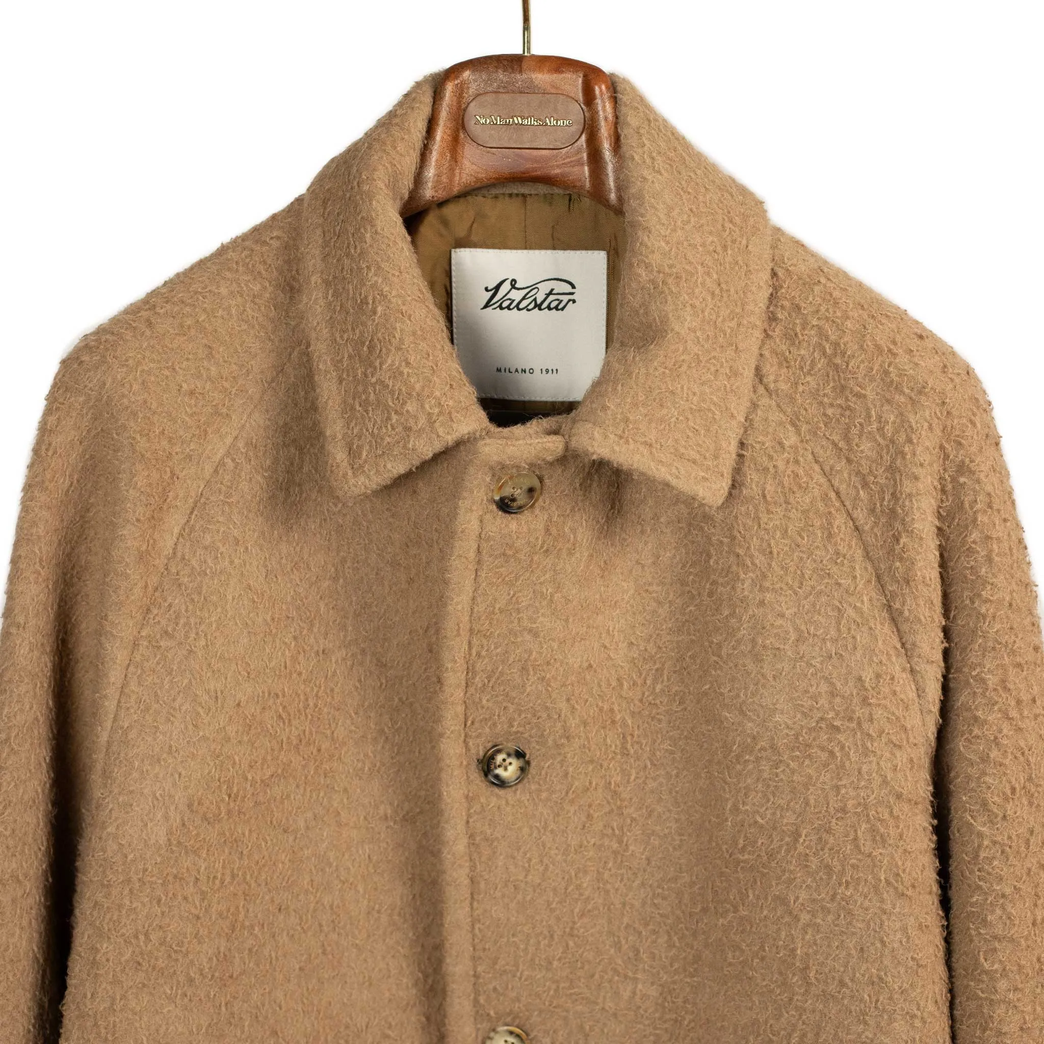 Vittorio raglan coat in beige casentino camelhair wool